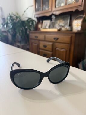 Ray-Ban Sunglasses Like New with Case